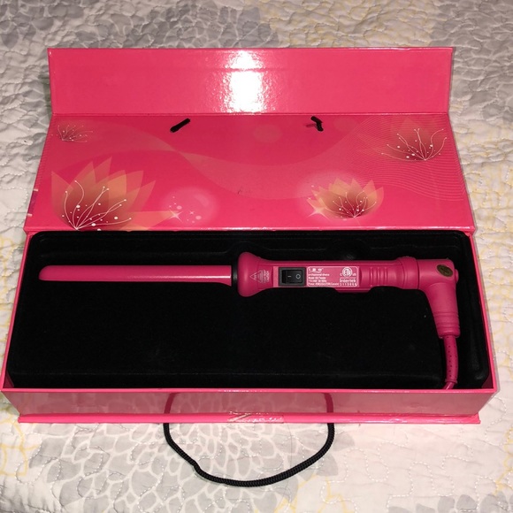 Almost new wand for tight curls. - Picture 1 of 4